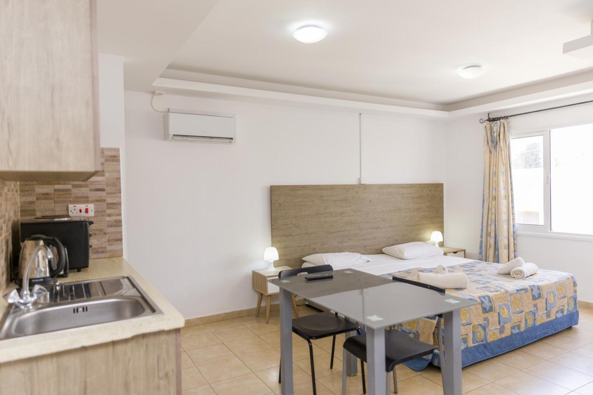 Alecos Hotel Apartments Paphos Esterno foto